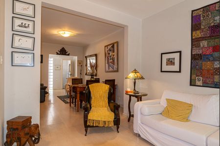 Casa à venda com 140m², 3 quartos e 2 vagasSala