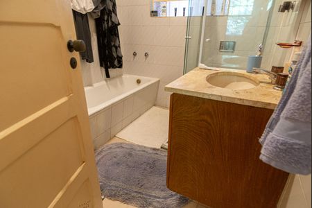 Casa à venda com 140m², 3 quartos e 2 vagasBanheiro 2