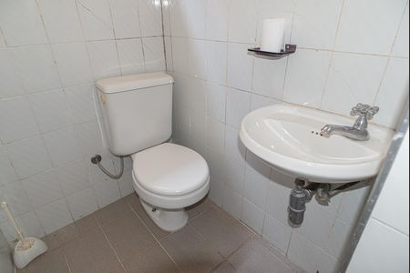 Casa à venda com 140m², 3 quartos e 2 vagasBanheiro de Serviço