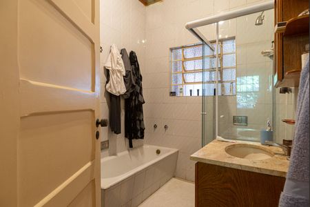 Casa à venda com 140m², 3 quartos e 2 vagasBanheiro 2