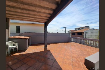 Casa à venda com 151m², 2 quartos e 2 vagas Casa à venda com 151m², 2 quartos e 2 vagasVaranda