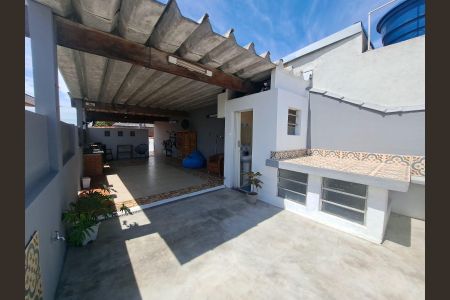 Casa à venda com 151m², 2 quartos e 2 vagas Casa à venda com 151m², 2 quartos e 2 vagasVaranda