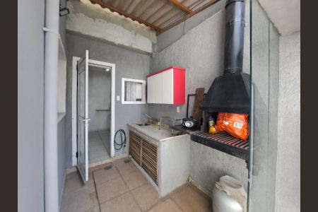 Casa à venda com 151m², 2 quartos e 2 vagas Casa à venda com 151m², 2 quartos e 2 vagasChurrasqueira