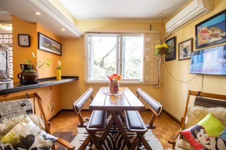 Sala de apartamento à venda com 2 quartos, 72m² em Cidade Baixa, Porto Alegre