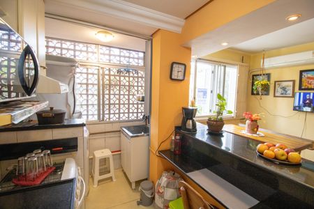 Apartamento à venda com 72m², 2 quartos e sem vagaCozinha e Área de Serviço