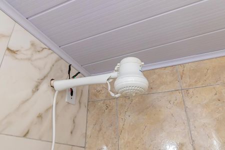 Casa à venda com 220m², 3 quartos e 3 vagasCasa dos fundos - Banheiro