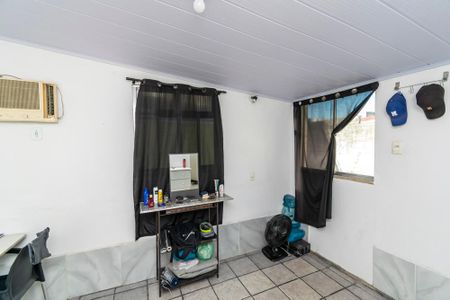 Casa à venda com 220m², 3 quartos e 3 vagasCasa dos fundos - Quarto