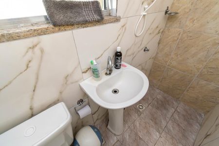 Casa à venda com 220m², 3 quartos e 3 vagasCasa dos fundos - Banheiro