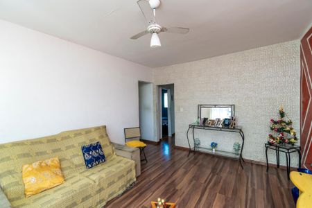 Casa à venda com 220m², 3 quartos e 3 vagasSala