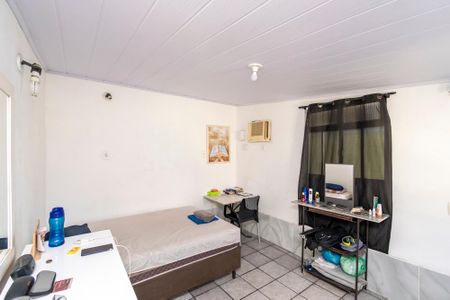 Casa à venda com 220m², 3 quartos e 3 vagasCasa dos fundos - Quarto