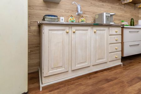 Casa à venda com 220m², 3 quartos e 3 vagasCozinha - Armários