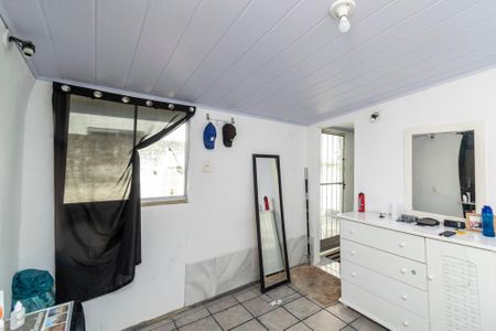 Casa à venda com 220m², 3 quartos e 3 vagasCasa dos fundos - Quarto