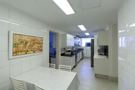 Apartamento à venda com 181m², 3 quartos e 3 vagas