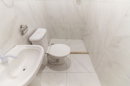 Banheiro Social de casa para alugar com 1 quarto, 40m² em Vila Verde, São Paulo