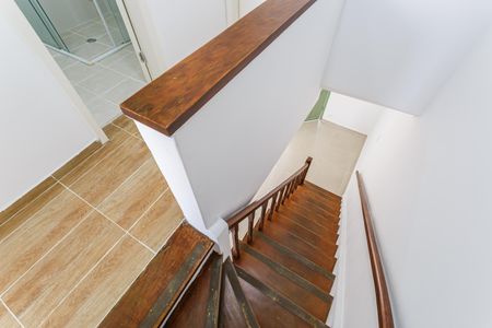 Casa à venda com 100m², 2 quartos e 1 vagaEscada