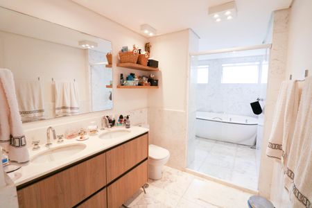 Apartamento à venda com 219m², 3 quartos e 3 vagasBanheiro da Suíte 3