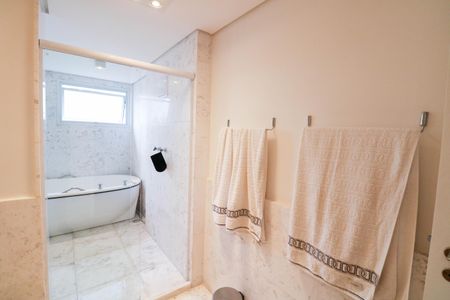 Apartamento à venda com 219m², 3 quartos e 3 vagasBanheiro da Suíte 3