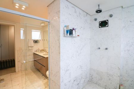 Apartamento à venda com 219m², 3 quartos e 3 vagasBanheiro da Suíte 3