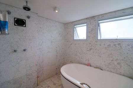 Apartamento à venda com 219m², 3 quartos e 3 vagasBanheiro da Suíte 3