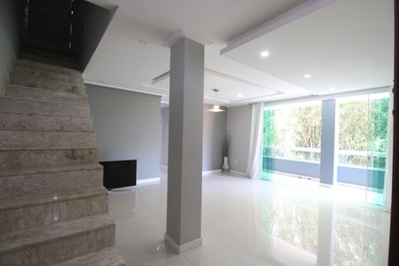 Sala de casa de condomínio à venda com 2 quartos, 127m² em Freguesia (jacarepaguá), Rio de Janeiro