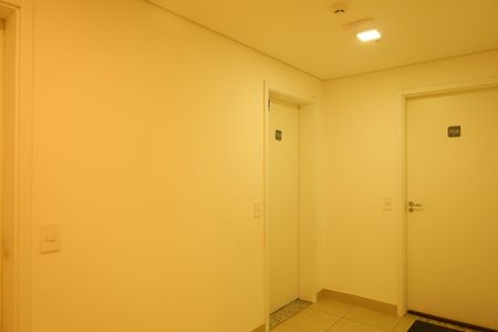 Apartamento para alugar com 32m², 2 quartos e sem vagaÁrea comum - Saguão do andar