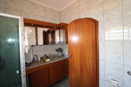 Casa à venda com 250m², 5 quartos e 4 vagasBanheiro 1