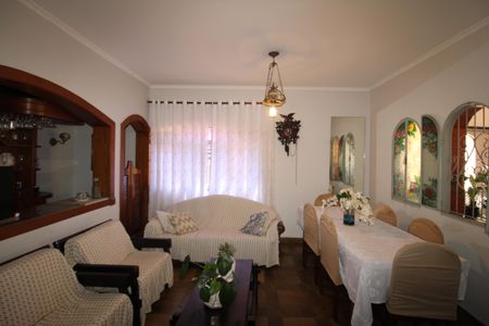 Casa à venda com 250m², 5 quartos e 4 vagasSala