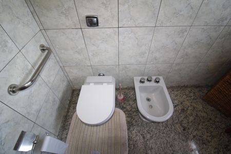 Casa à venda com 250m², 5 quartos e 4 vagasBanheiro 1