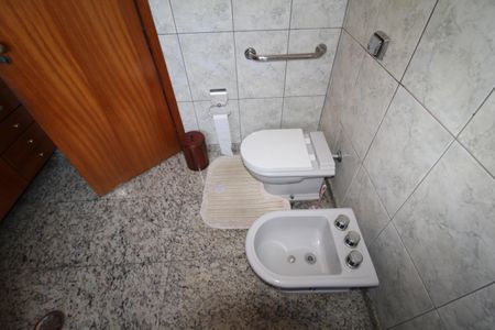 Casa à venda com 250m², 5 quartos e 4 vagasBanheiro 1