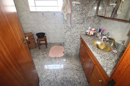Casa à venda com 250m², 5 quartos e 4 vagasBanheiro 1