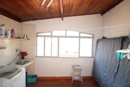 Casa à venda com 250m², 5 quartos e 4 vagasÁrea de Serviço 2