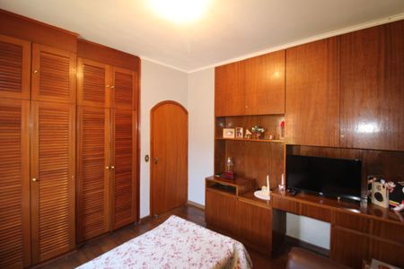 Casa à venda com 250m², 5 quartos e 4 vagasQuarto 2