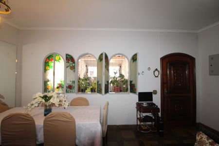 Casa à venda com 250m², 5 quartos e 4 vagasSala