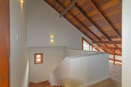 Casa à venda com 146m², 3 quartos e 3 vagasEscada e Corredor