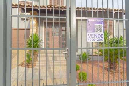 Casa à venda com 146m², 3 quartos e 3 vagasFachada/Placa
