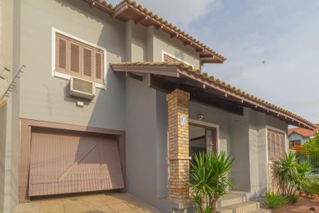 Casa à venda com 146m², 3 quartos e 3 vagasFachada