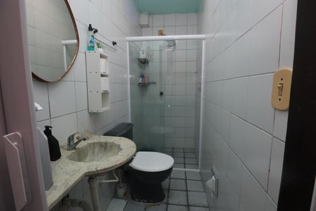 Banheiro de casa para alugar com 2 quartos, 53m² em Garcia, Salvador