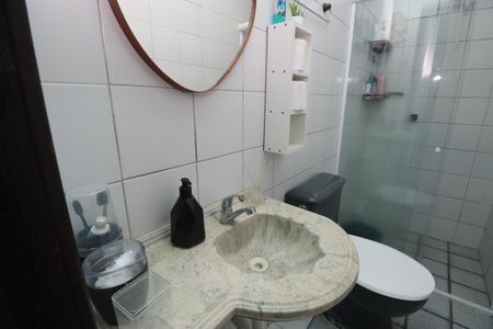 Banheiro de casa para alugar com 2 quartos, 53m² em Garcia, Salvador