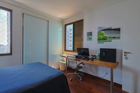 Apartamento à venda com 358m², 4 quartos e 4 vagasQuarto 2 - Suíte