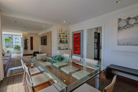 Apartamento à venda com 358m², 4 quartos e 4 vagasSala