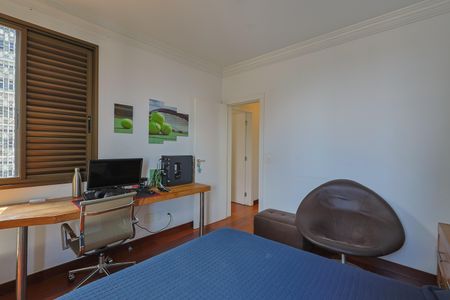 Apartamento à venda com 358m², 4 quartos e 4 vagasQuarto 2 - Suíte