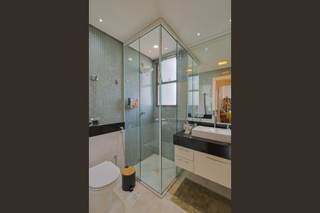 Apartamento à venda com 358m², 4 quartos e 4 vagasBanheiro da Suíte 1