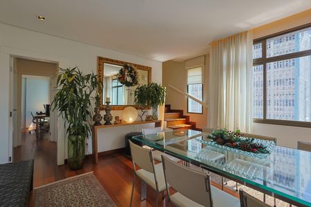 Apartamento à venda com 358m², 4 quartos e 4 vagasSala