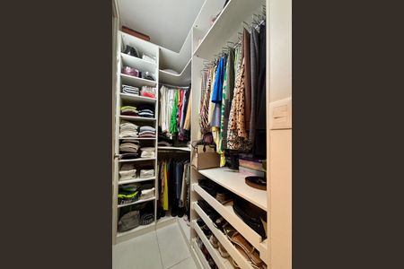 Apartamento para alugar com 160m², 3 quartos e 1 vagaCloset