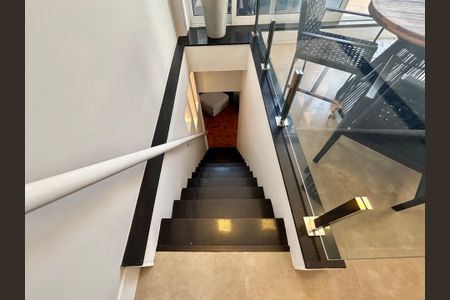 Apartamento para alugar com 160m², 3 quartos e 1 vagaEscada - cobertura