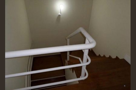 Escada de kitnet/studio para alugar com 1 quarto, 28m² em Jardim Santa Teresa, Mogi das Cruzes