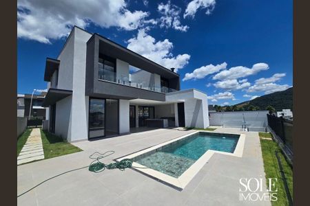 Casa de condomínio à venda com 328m², 4 quartos e 4 vagas