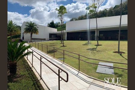 Casa de condomínio à venda com 328m², 4 quartos e 4 vagas