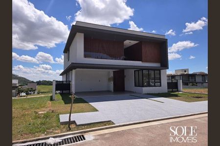 Casa de condomínio à venda com 328m², 4 quartos e 4 vagas