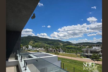 Casa de condomínio à venda com 328m², 4 quartos e 4 vagas